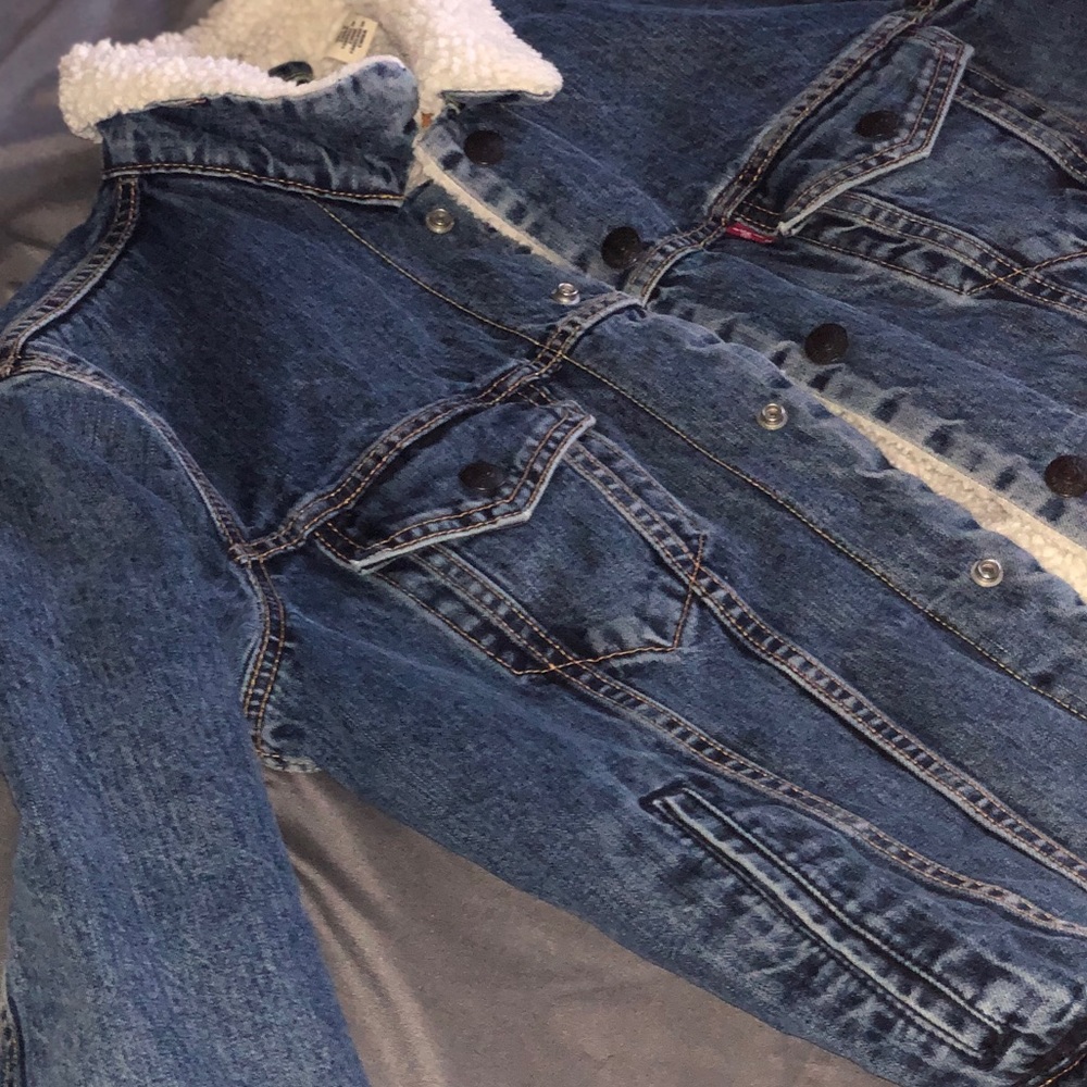 Levi's® Premium
SHERPA TRUCKER JACKET - Picture 2 of 6